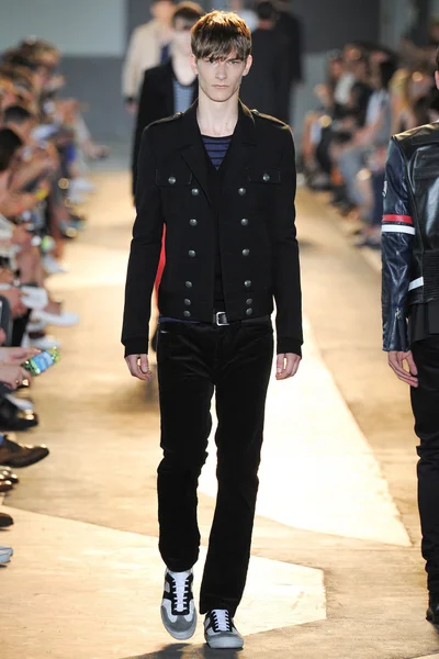 Look 23